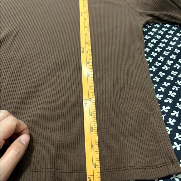 Old Navy Brown Ribbed Turtleneck Sweater - Picture 6 of 7